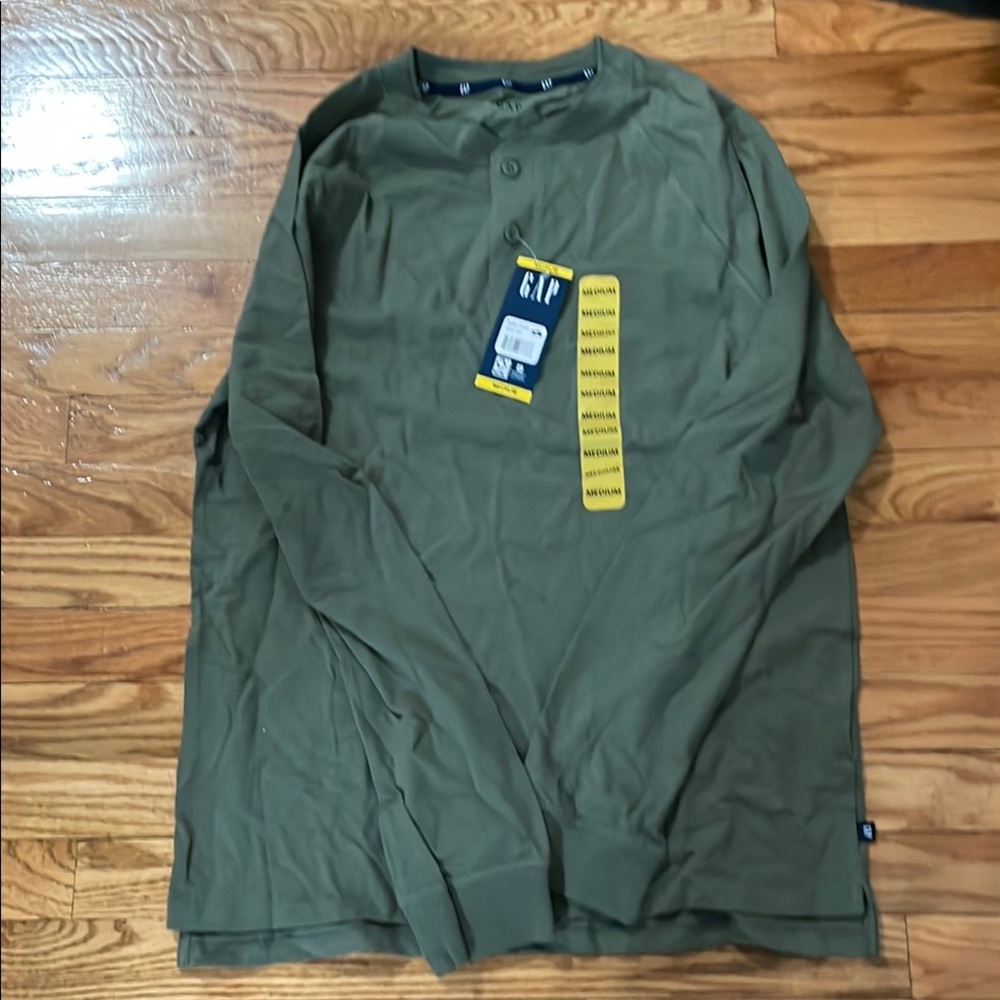 GAP Green Long Sleeve Tee